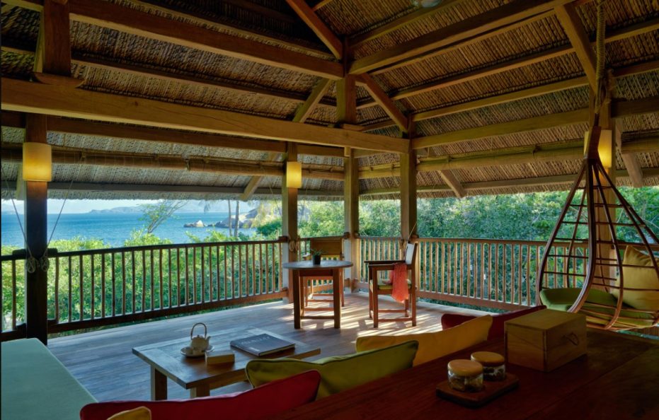 Biệt thự trước biển hồ bơi riêng (Beachfront Pool Villa) | Hè kết nối (đặt đến 20/06)