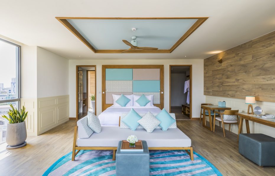 Suite Ban Công Hướng Biển