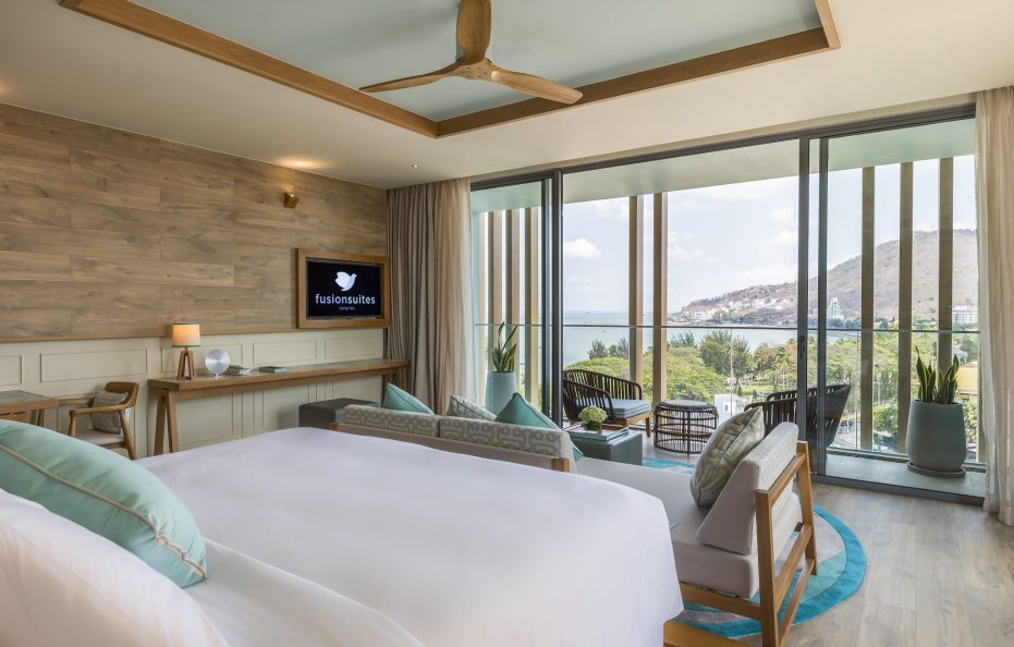 Suite Ban Công Hướng Biển